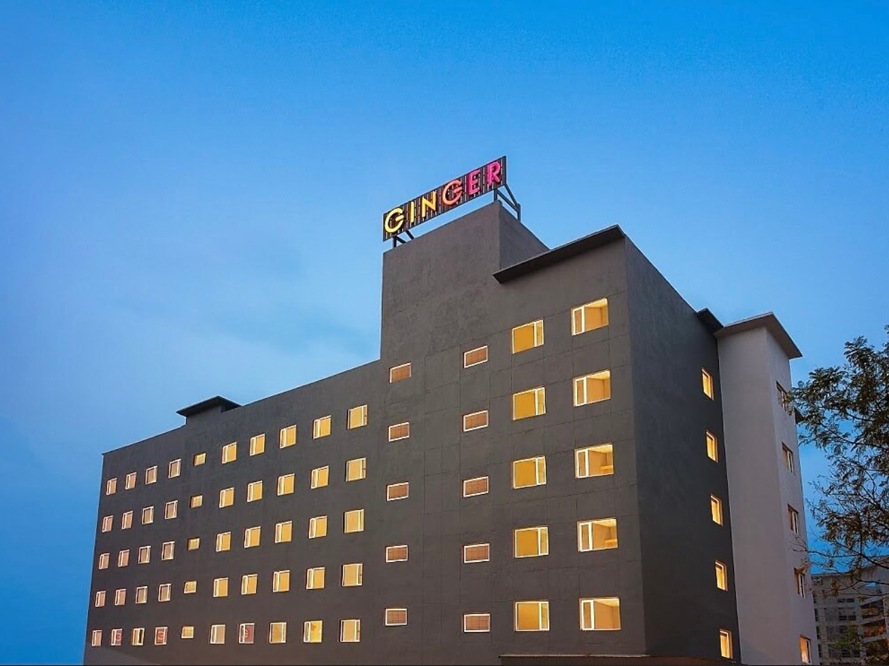 Foxoso Aaristo Baga Beach Resort - 1