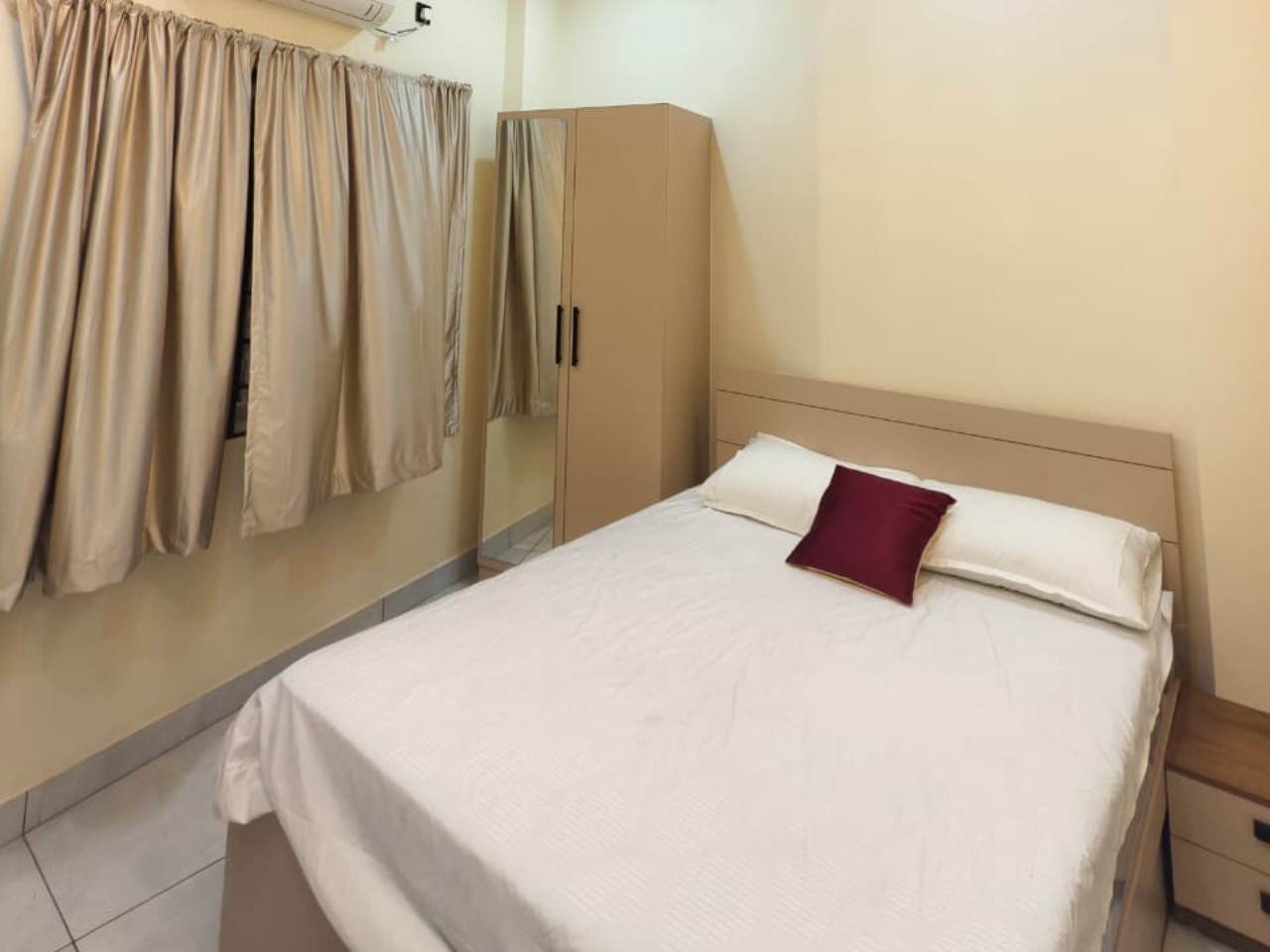 Hotel Crown Suites - 1