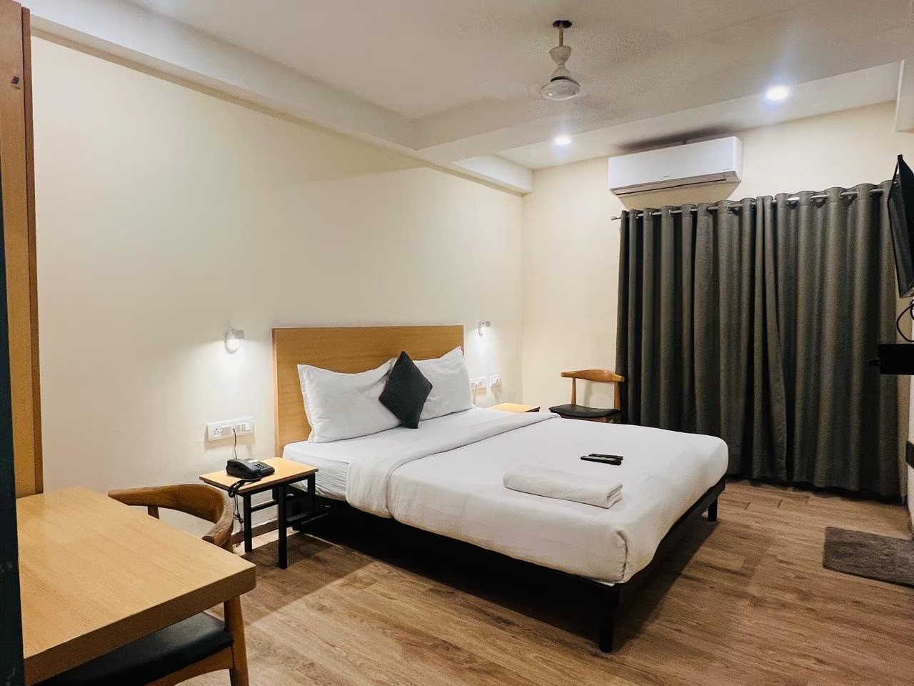 List of hourly Hotels in indore - 1