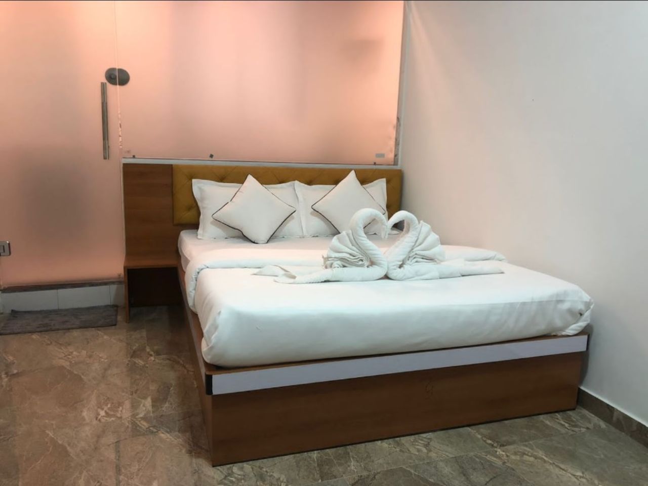 Hotel Utsav Galaxy - 1