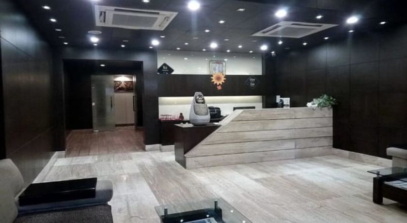 Hotel Kavya Inn - Near The Mall Of Faridabad - 4