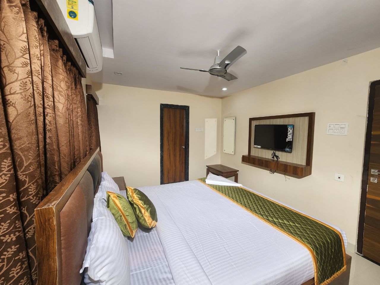Hotel KP Suites - 1