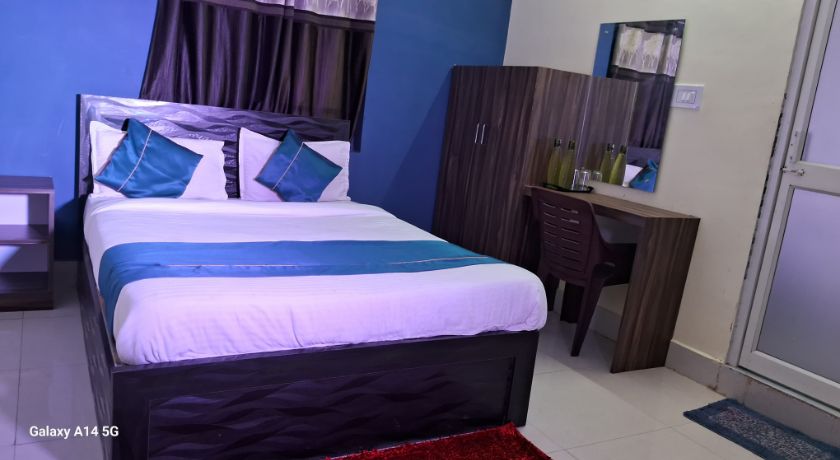 Hotel Dee Dash Inn - 3