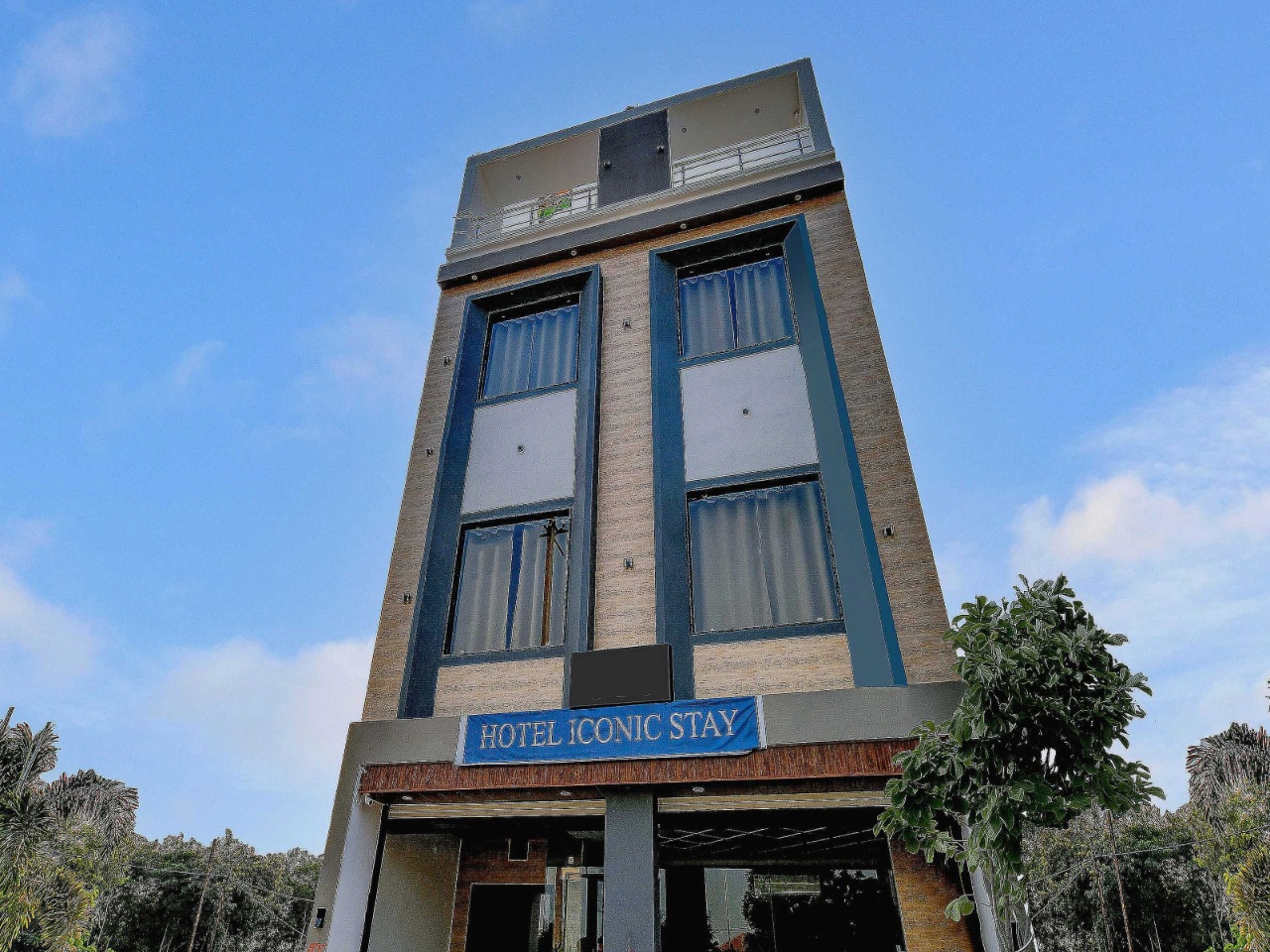 Hotel Dlive Indore - 1