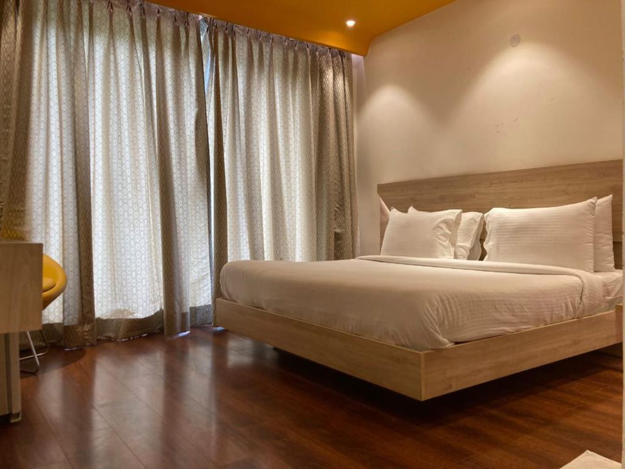 Qotel Signature - Golf Course Road - 1