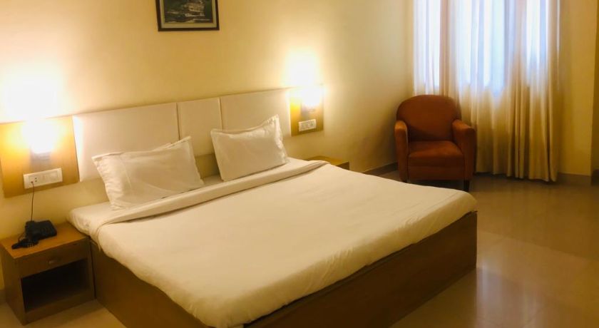 Hotel Golden Oak - 3