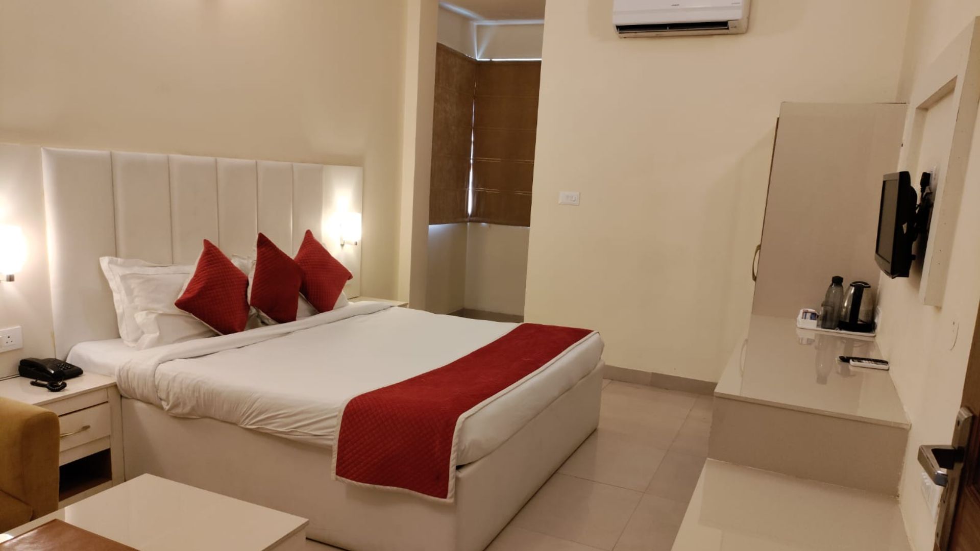 Hotel Golden Oak - 1