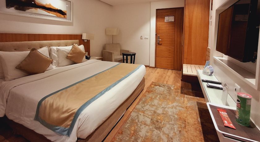 The Regal Park Hotel - 4