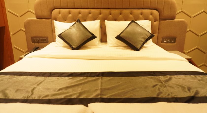 Gold Crest Business Hotel - 4