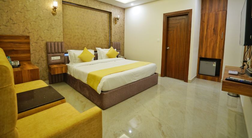 Hotel Gomti Residency - 2