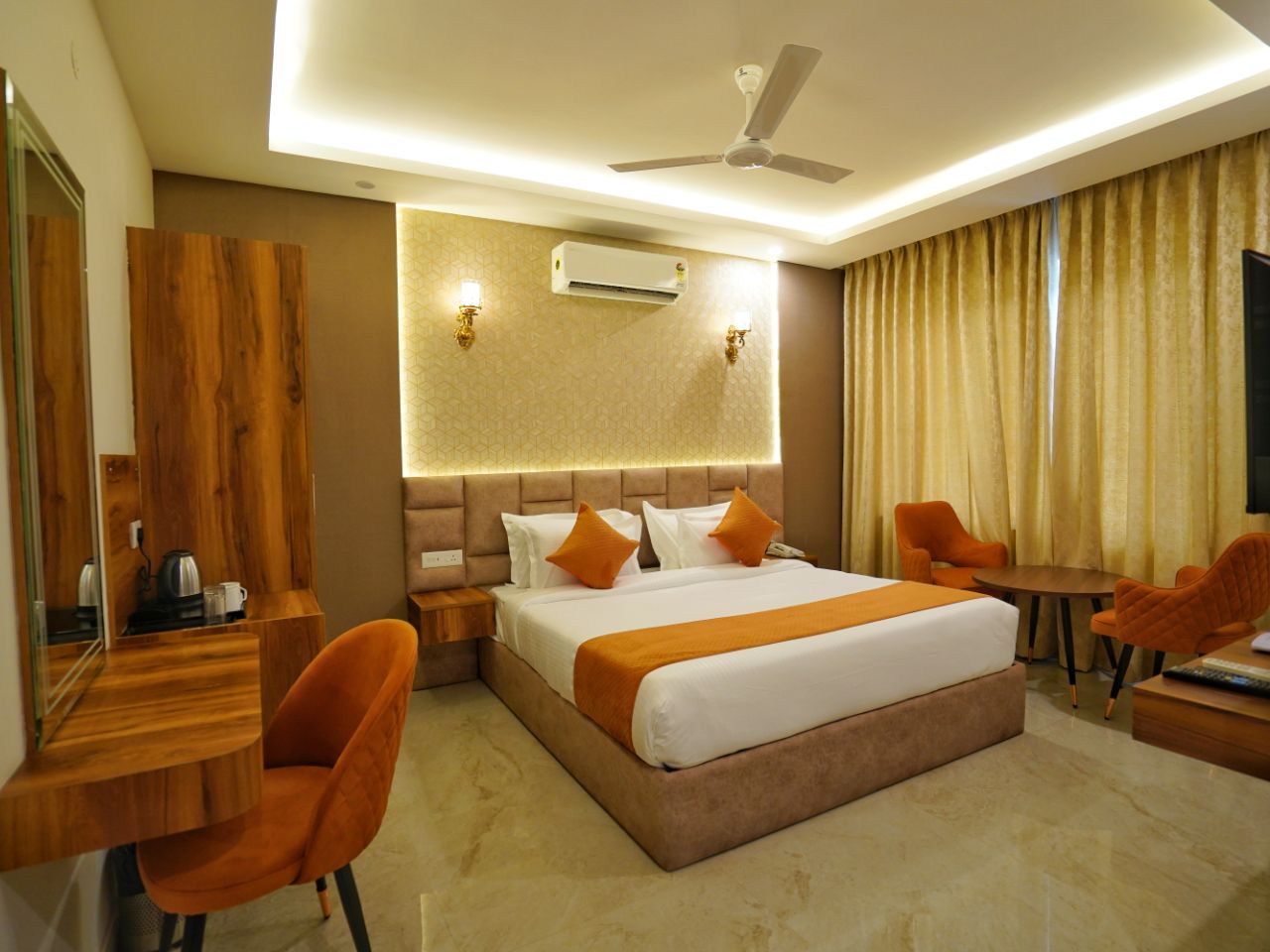 Hotel Gomti Residency - 1