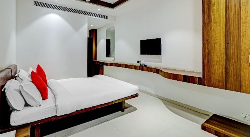 Hotel Nidhivan Palace - 4