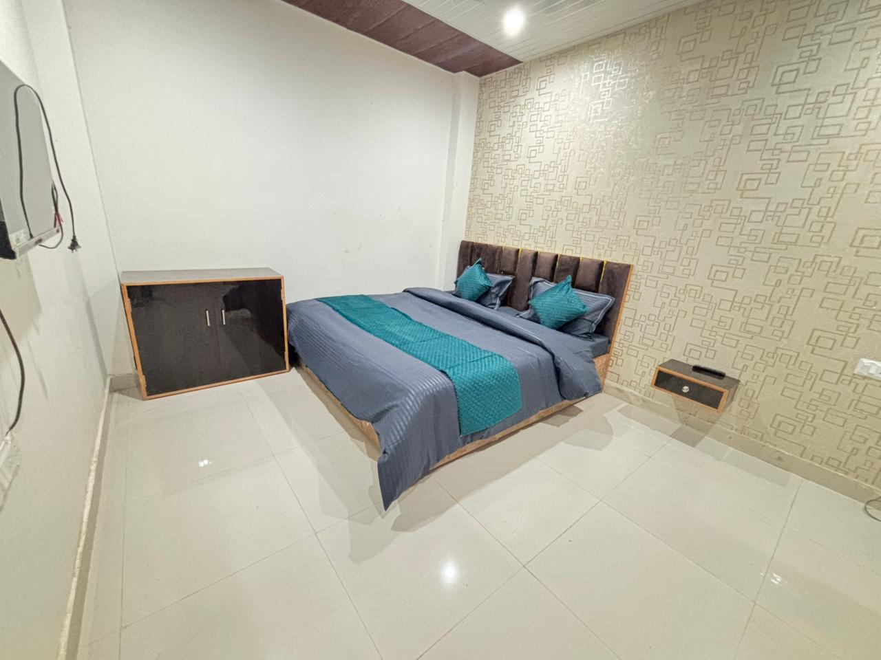 Hotel Glory Residency and Cafe - 1