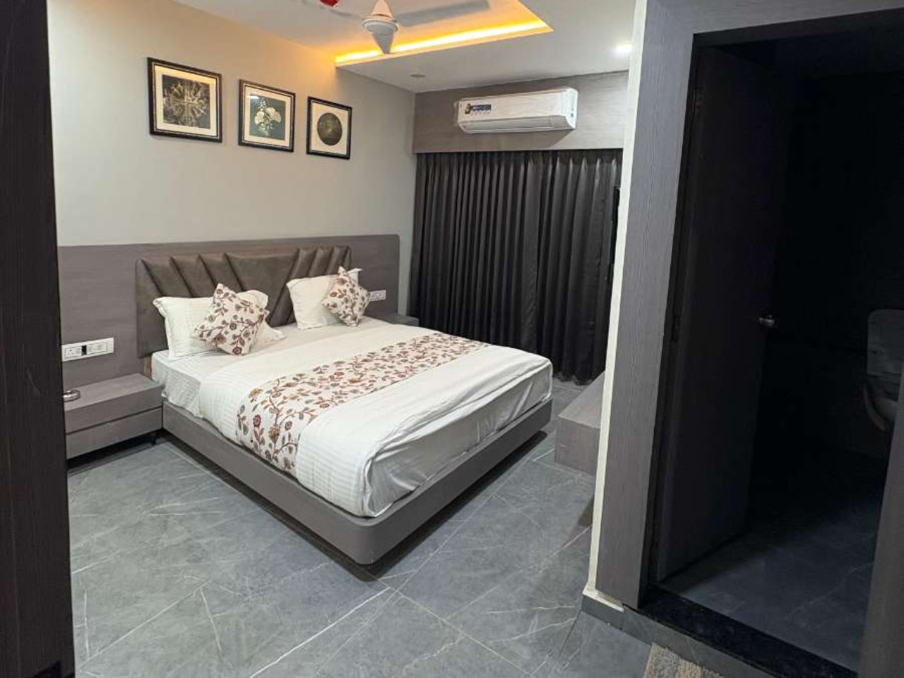 List of hourly Hotels in vadodara - 1
