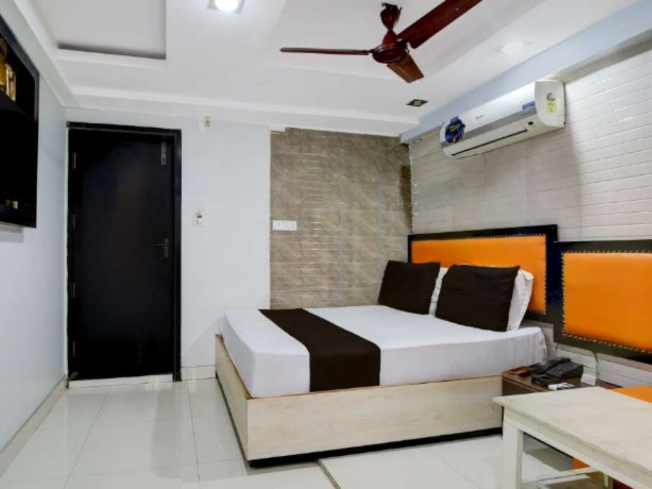 Hotel Fortune Inn - 1