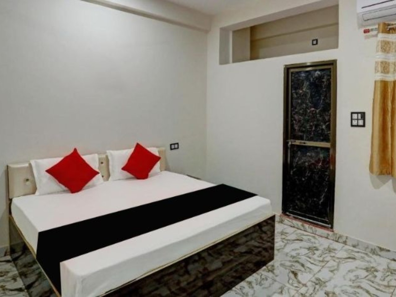 List of hourly Hotels in varanasi - 1